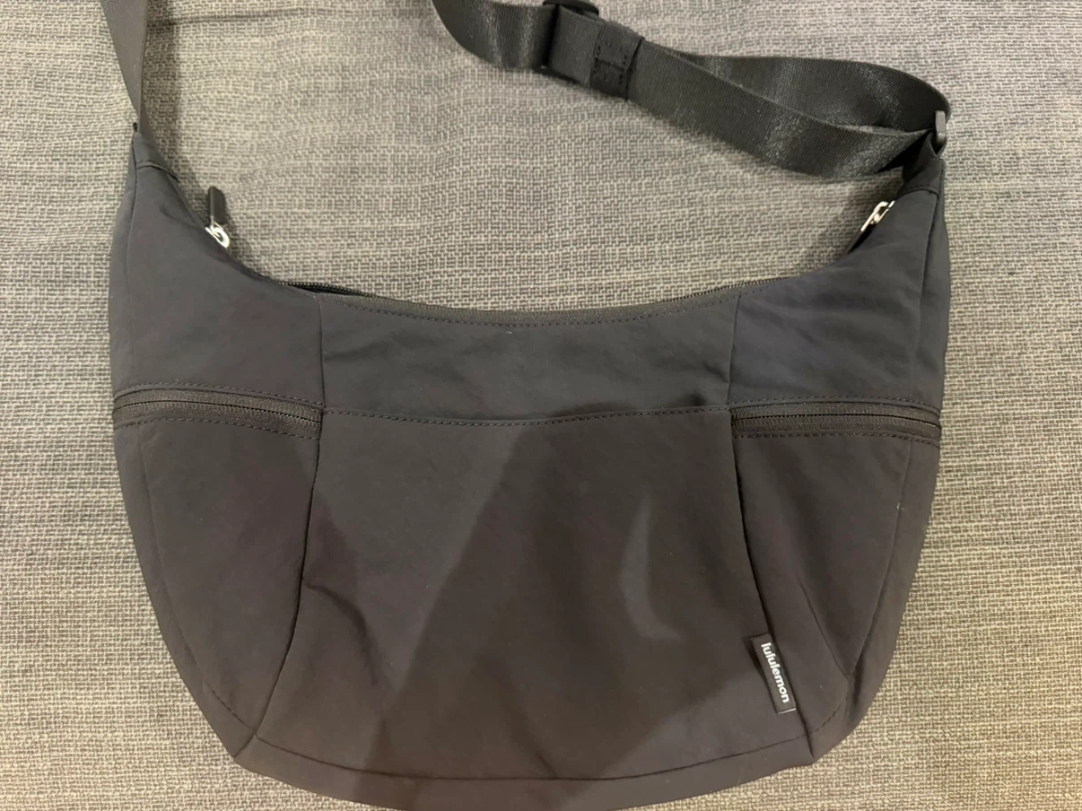 Lululemon Slouchy Sling Bag 6L - Black - photo 3