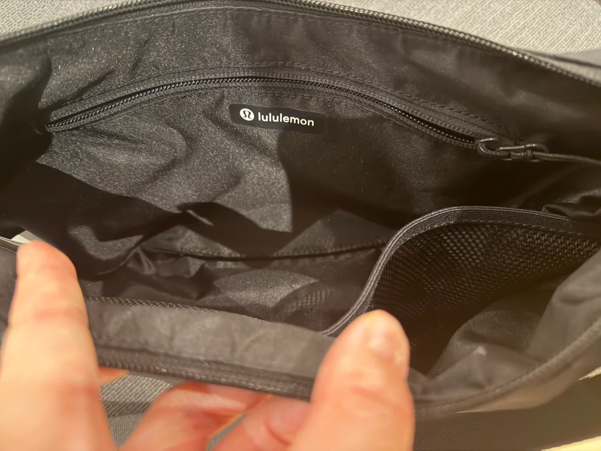 Lululemon Slouchy Sling Bag 6L - Black - photo 4