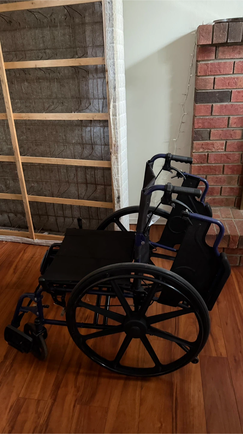 Blue folding wheelchair - photo 2