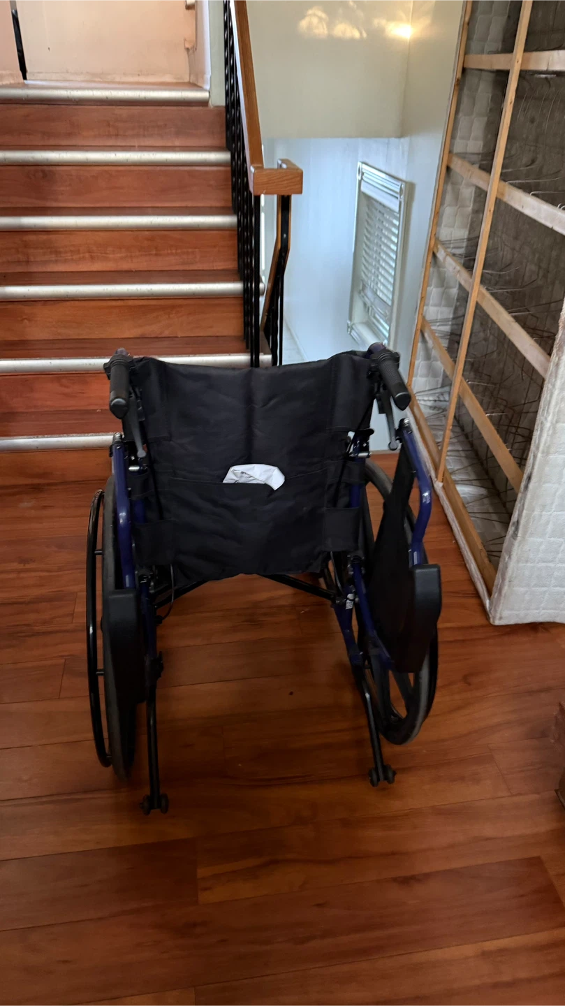 Blue folding wheelchair - photo 5