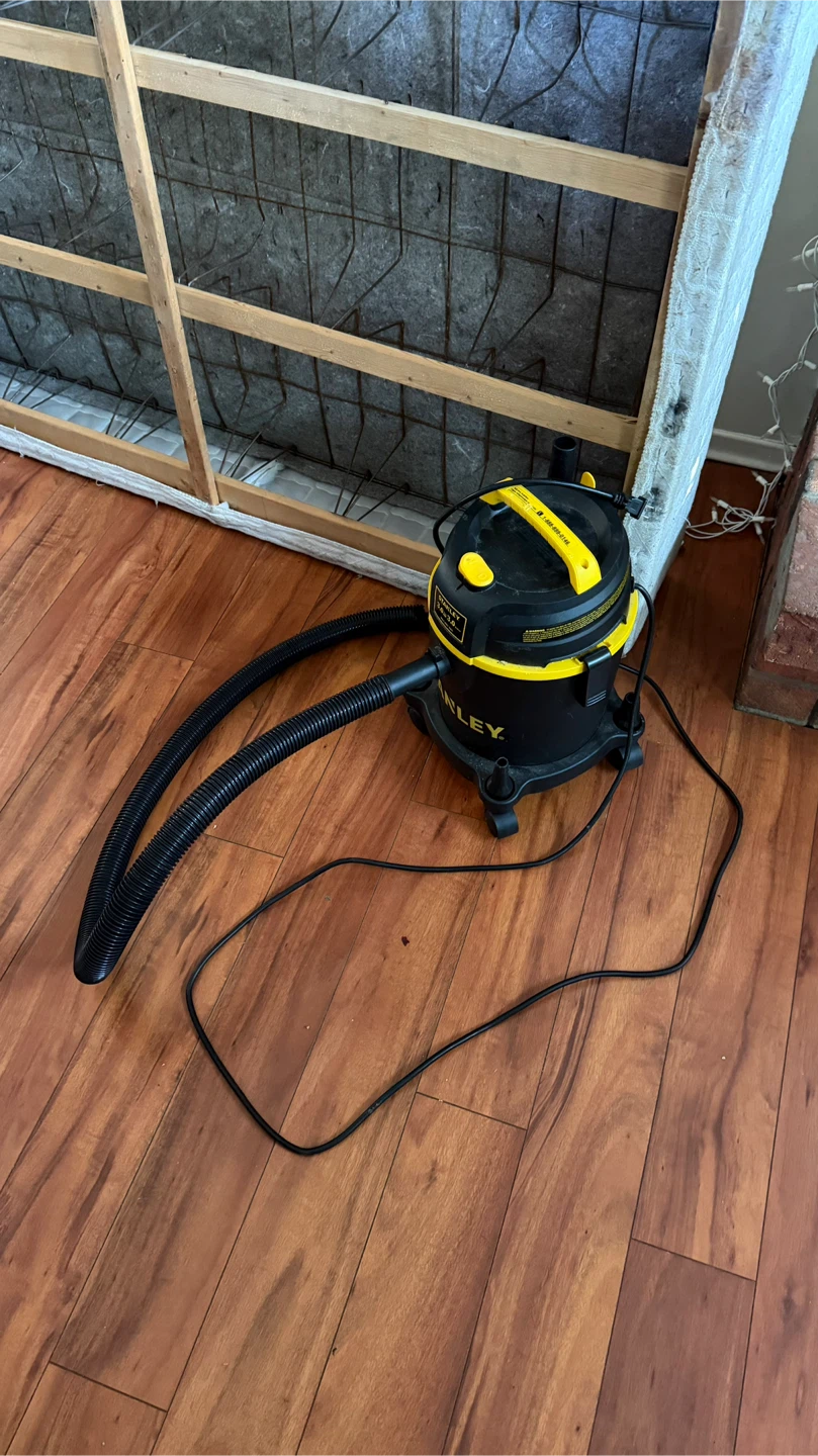 Stanley 3.0 Gallon Wet/Dry Vac