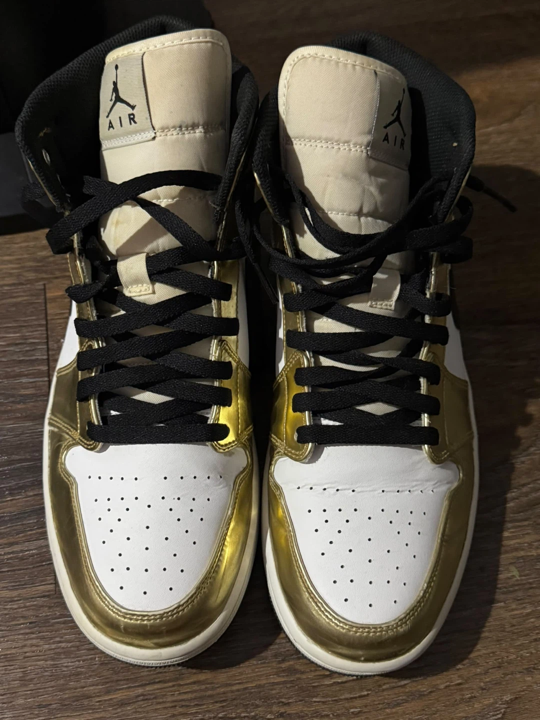 NIKE AIR JORDAN 1 Mid SE Size 11 Gold