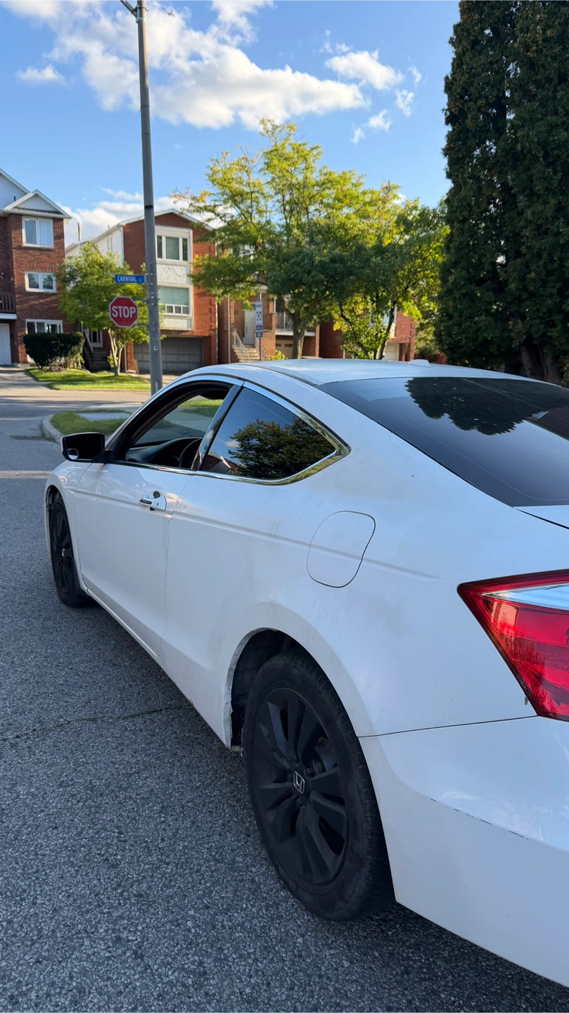 White Honda Accord Coupe - photo 4