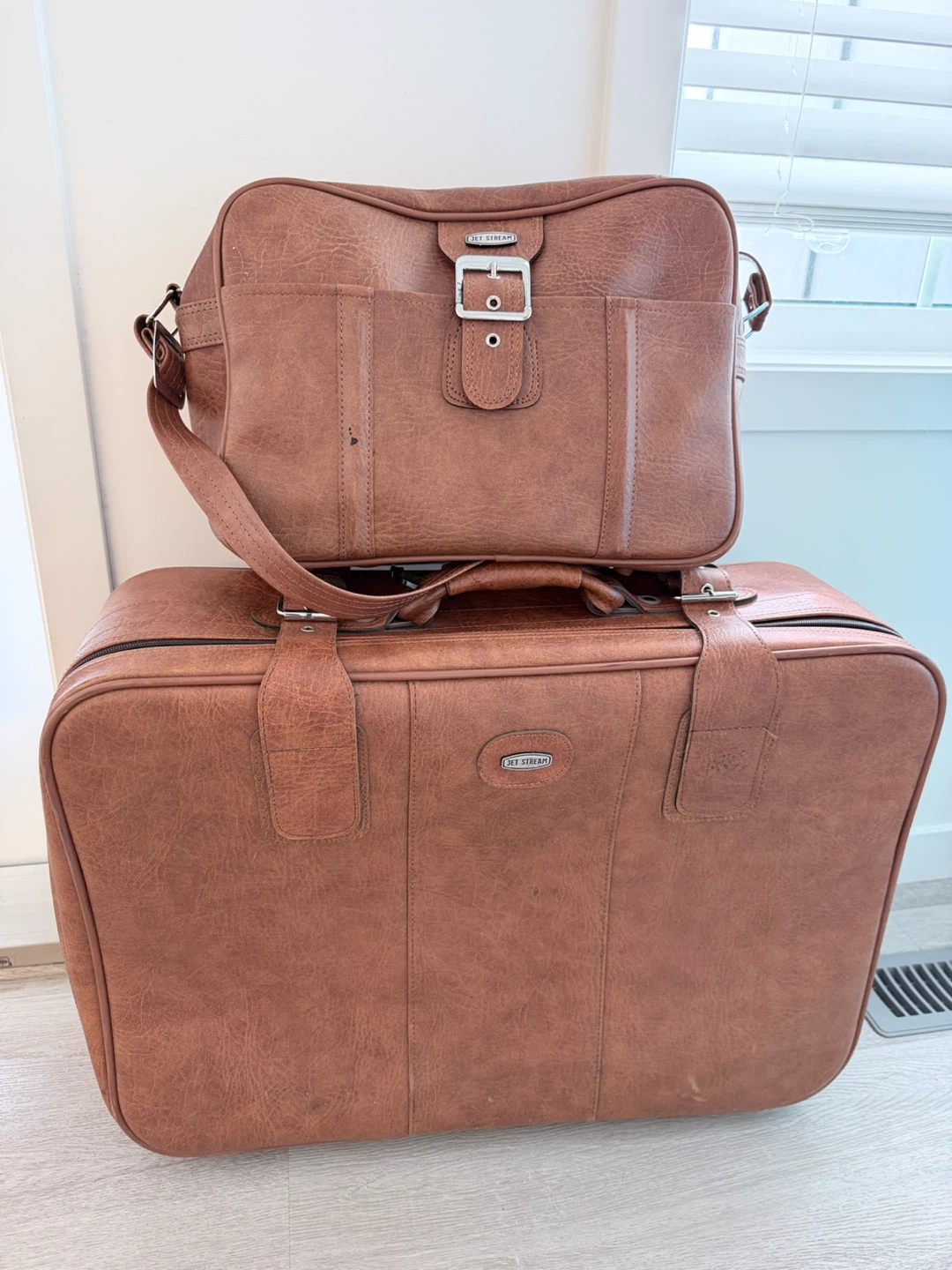 Jet Stream Vintage Luggage Set