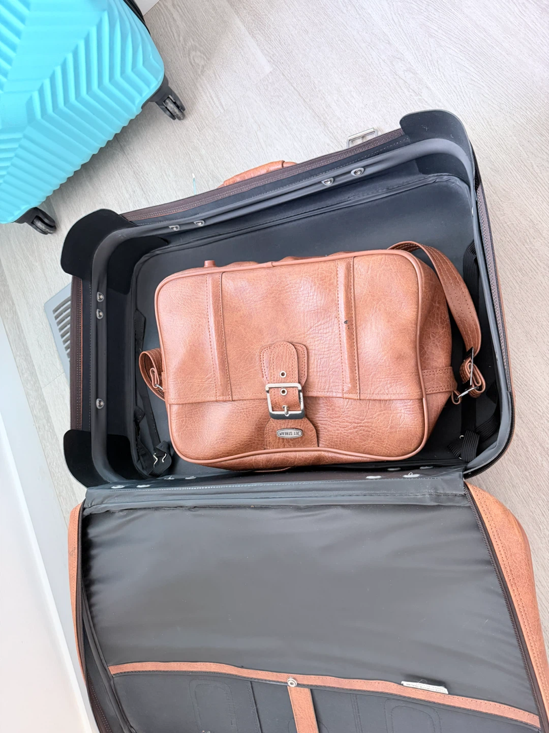 Jet Stream Vintage Luggage Set - photo 3