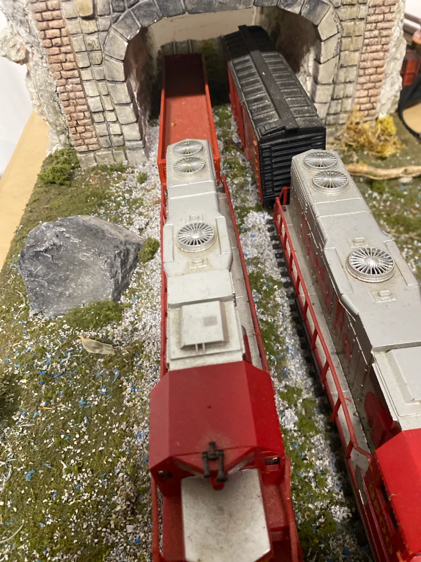 Model Train Diorama with Dual Locomotives HO - photo 3