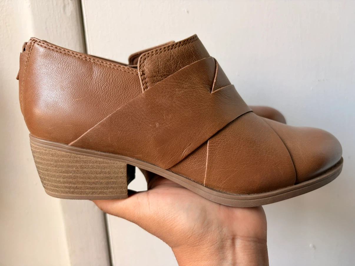 Clark’s boots size 7 M - photo 2