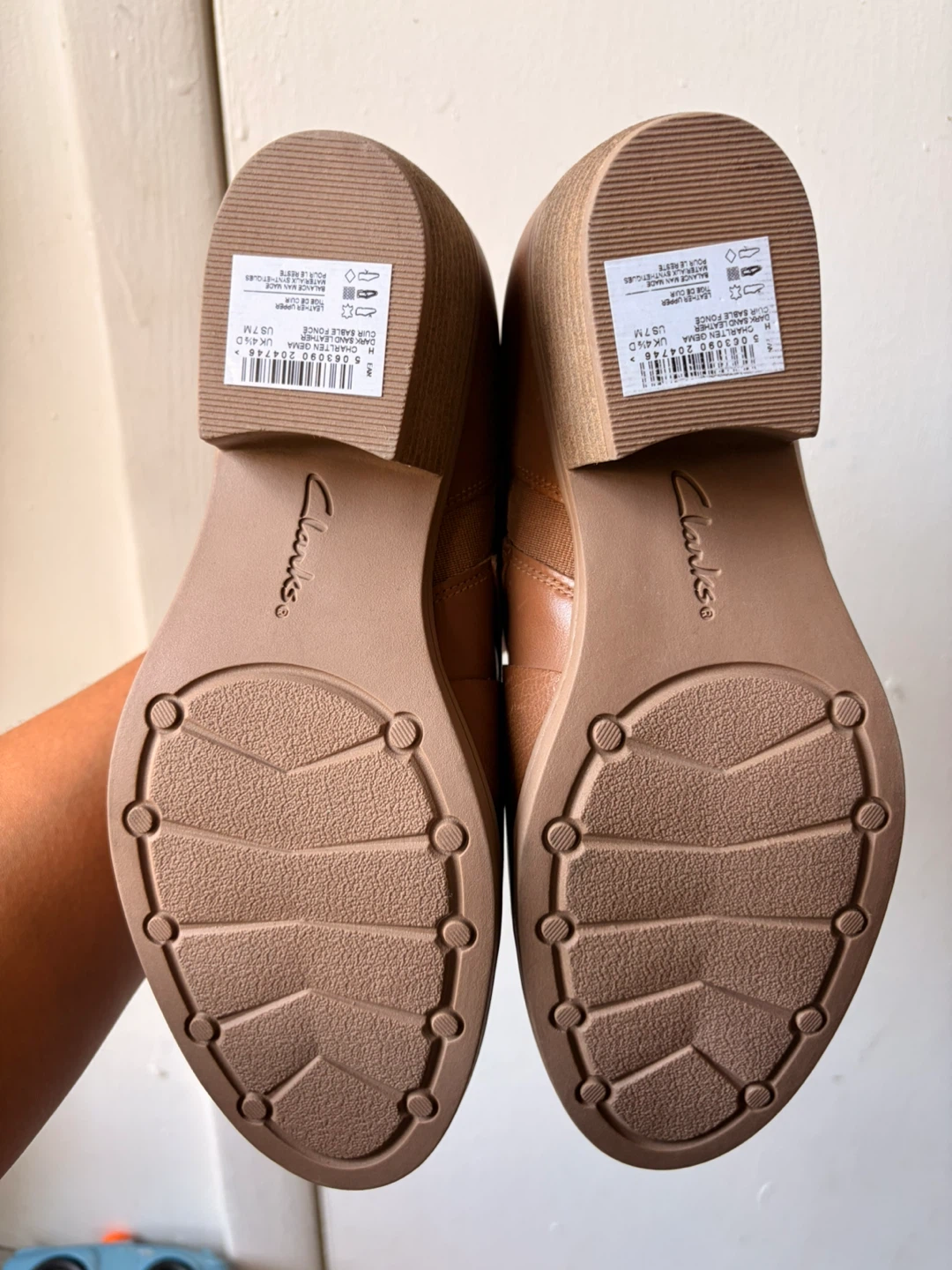 Clark’s boots size 7 M - photo 3