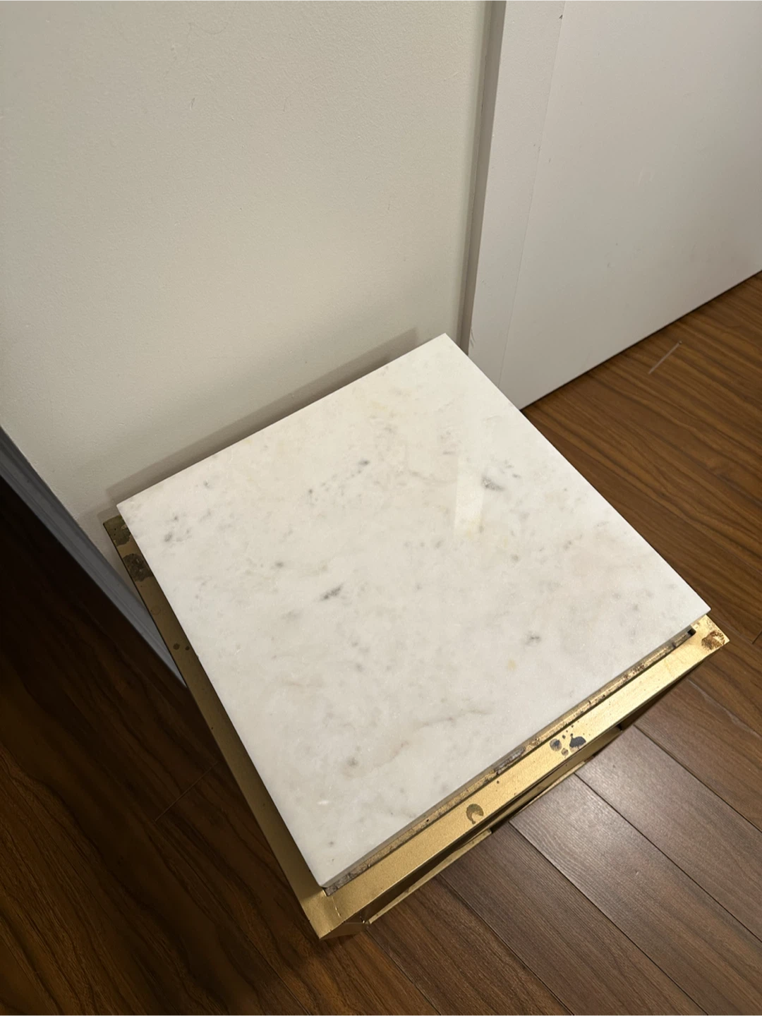 White Marble and Gold Metal Side Table - photo 2