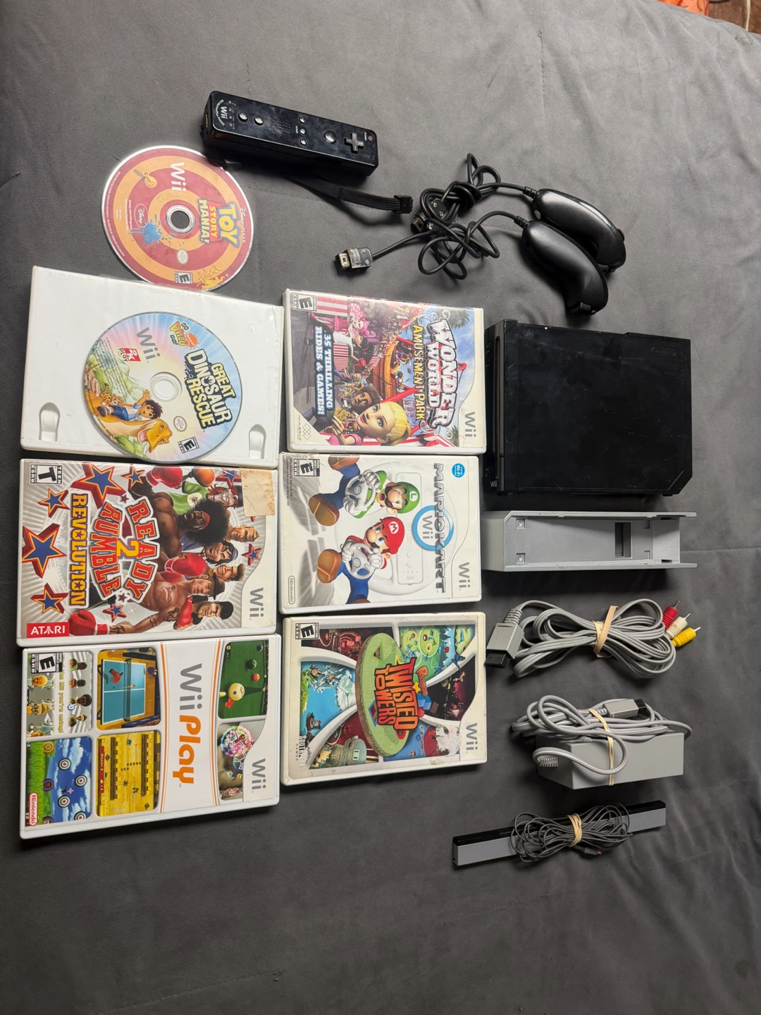 Nintendo Wii Console Bundle with Games and Controllers