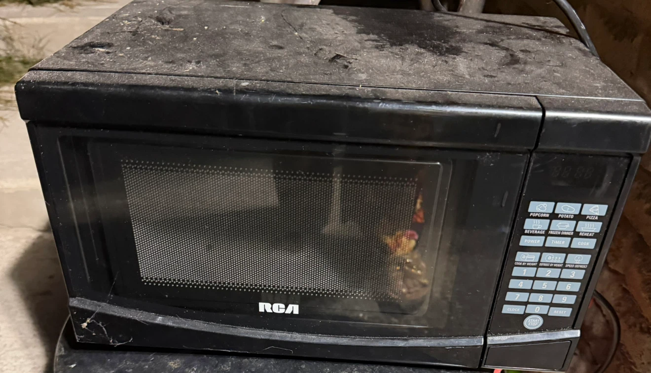 RCA Black Countertop Microwave