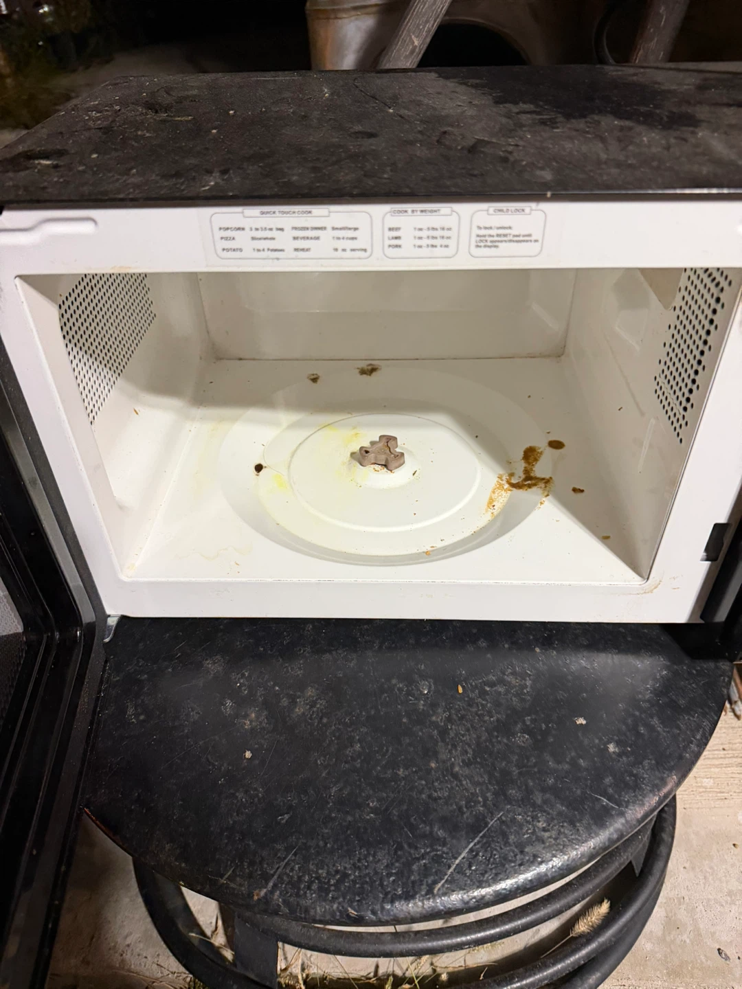 RCA Black Countertop Microwave - photo 2