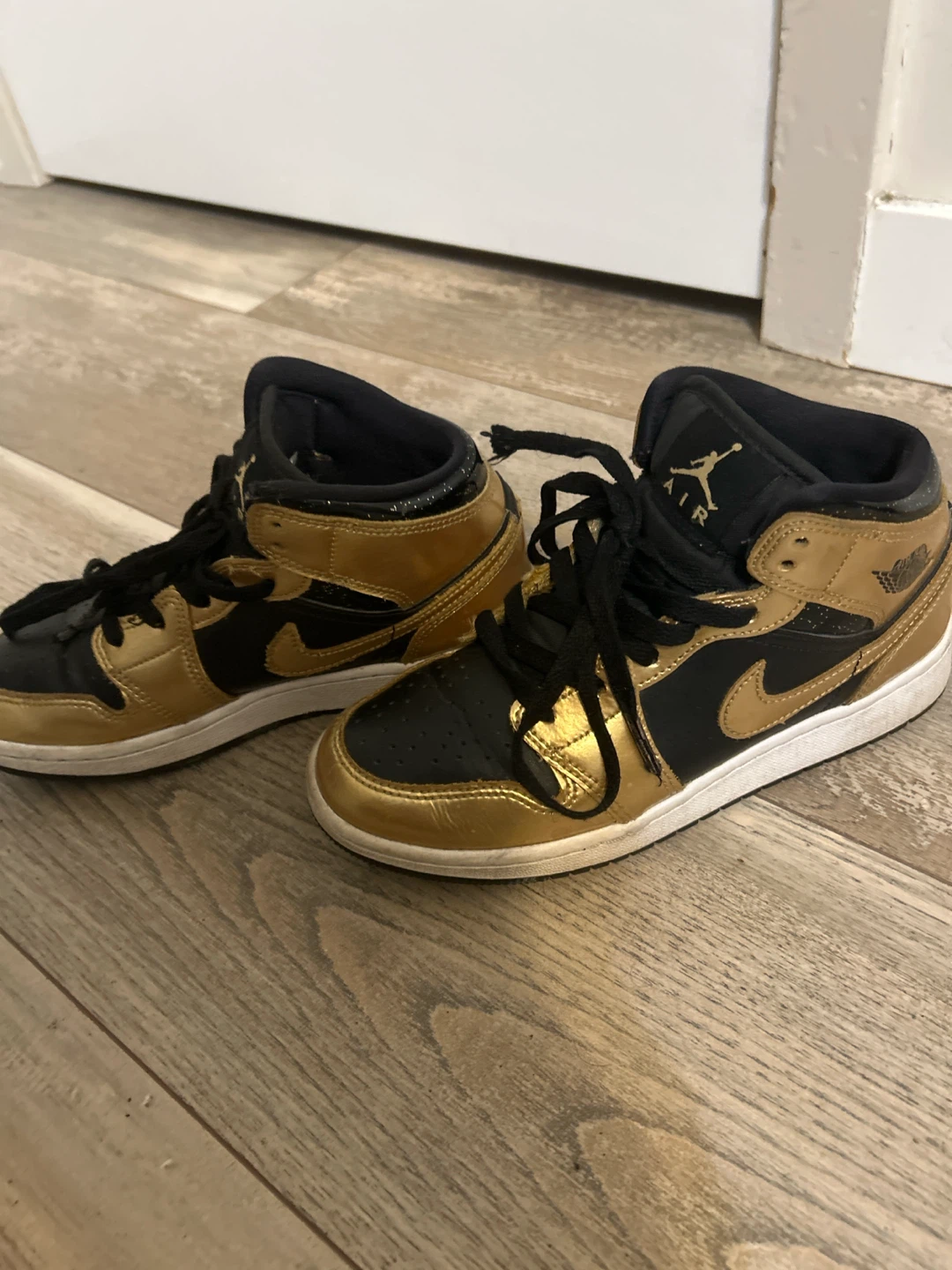 Nike Air Jordan 1 Mid Gold Black Size 4Y - photo 2