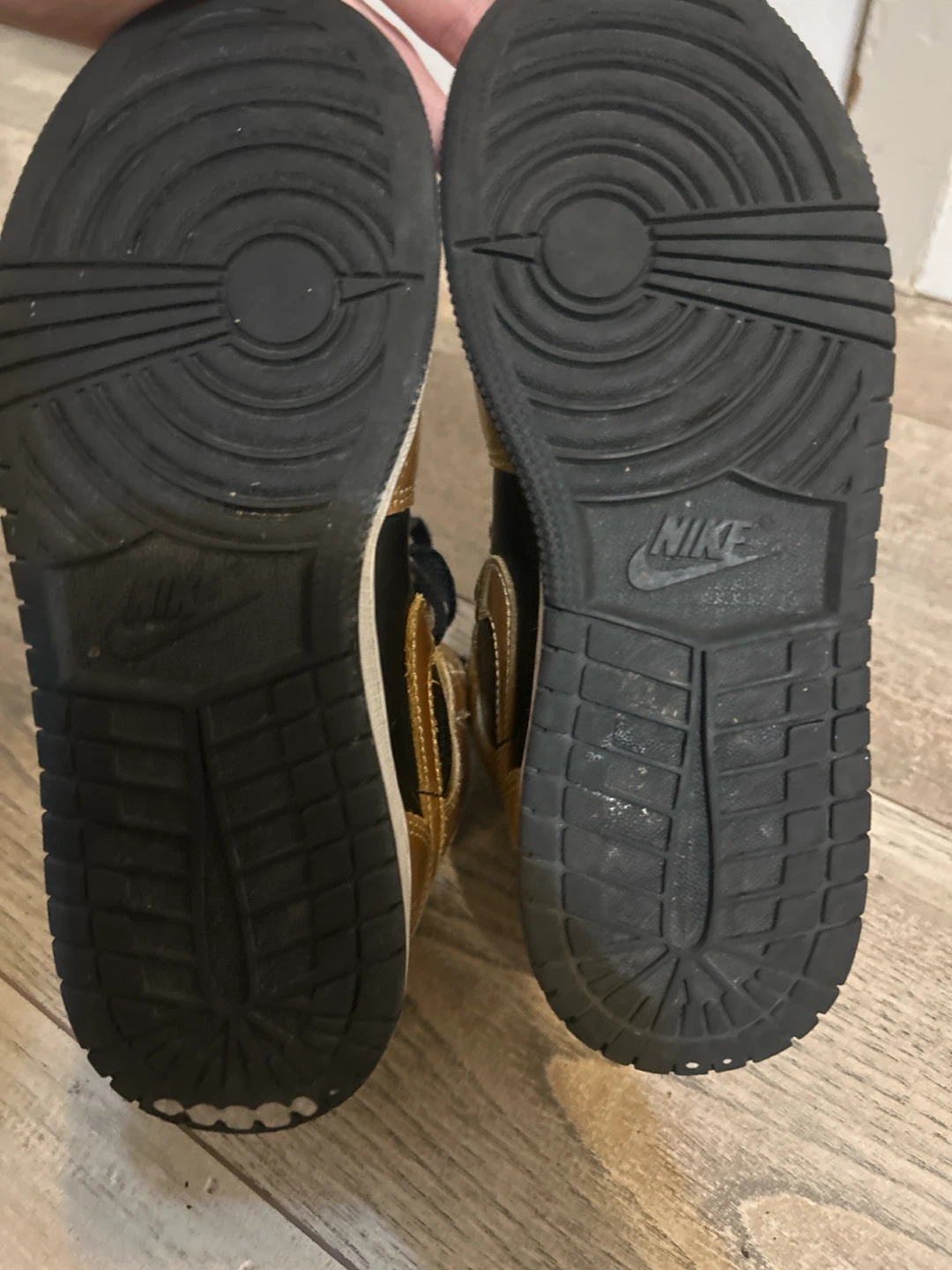 Nike Air Jordan 1 Mid Gold Black Size 4Y - photo 3