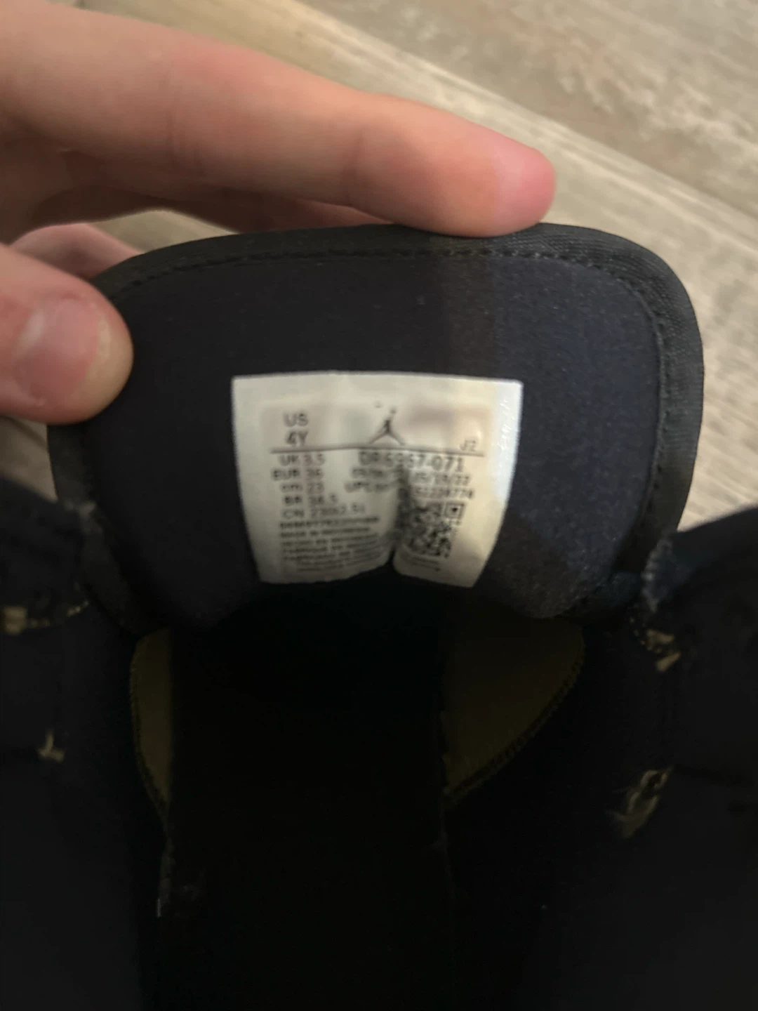 Nike Air Jordan 1 Mid Gold Black Size 4Y - photo 4
