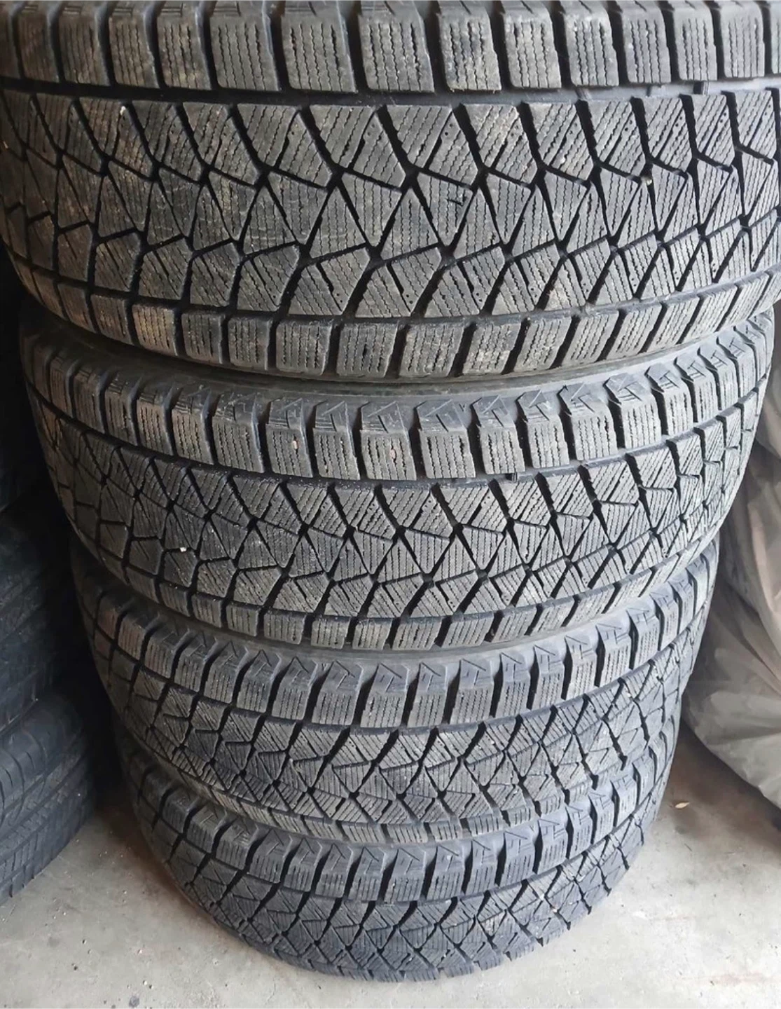 Set of 4 Bridgestone Blizzak DM V2 Winter Tires - photo 2
