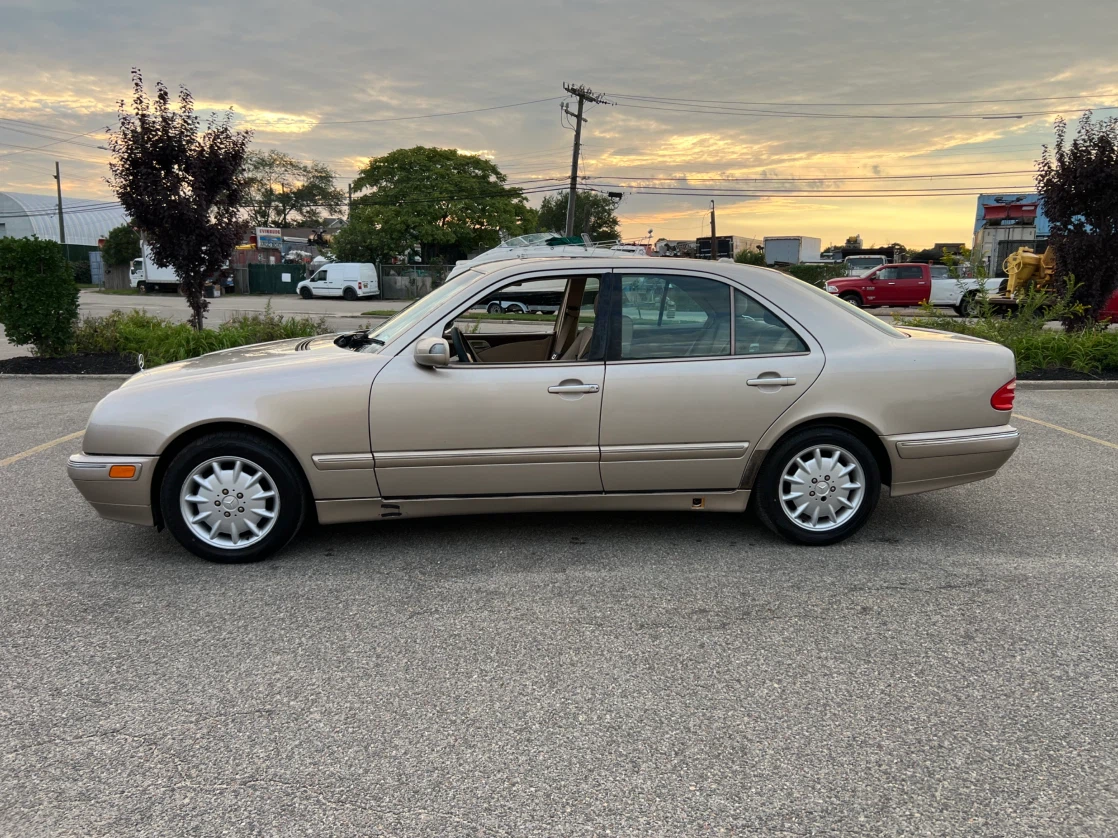 2000 Mercedes-Benz E320 AWD Low Miles - photo 3