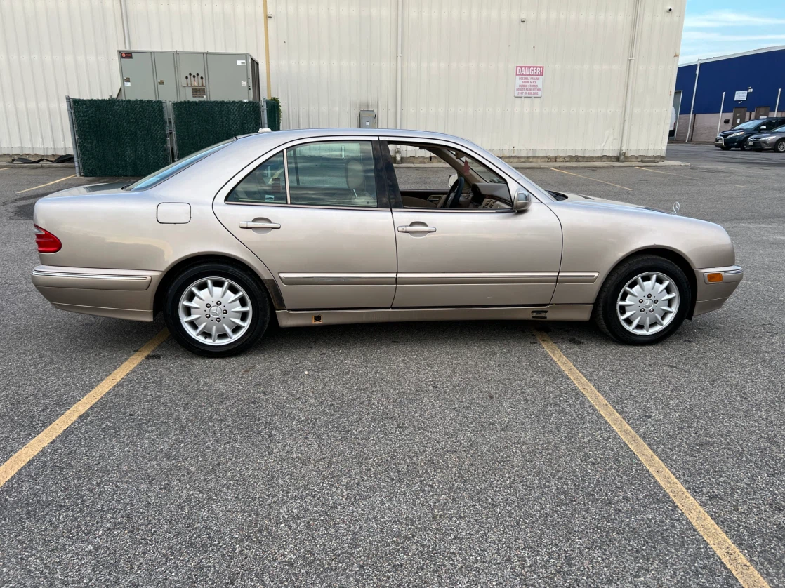 2000 Mercedes-Benz E320 AWD Low Miles - photo 4