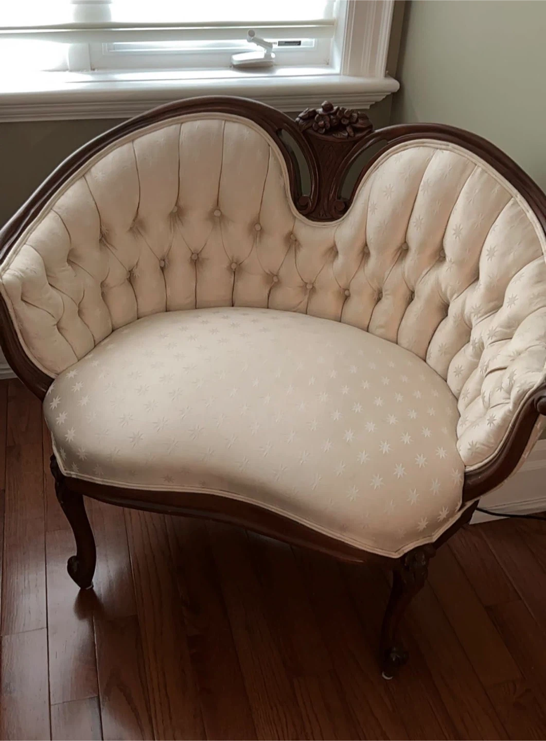 Victorian Style Loveseat - photo 2