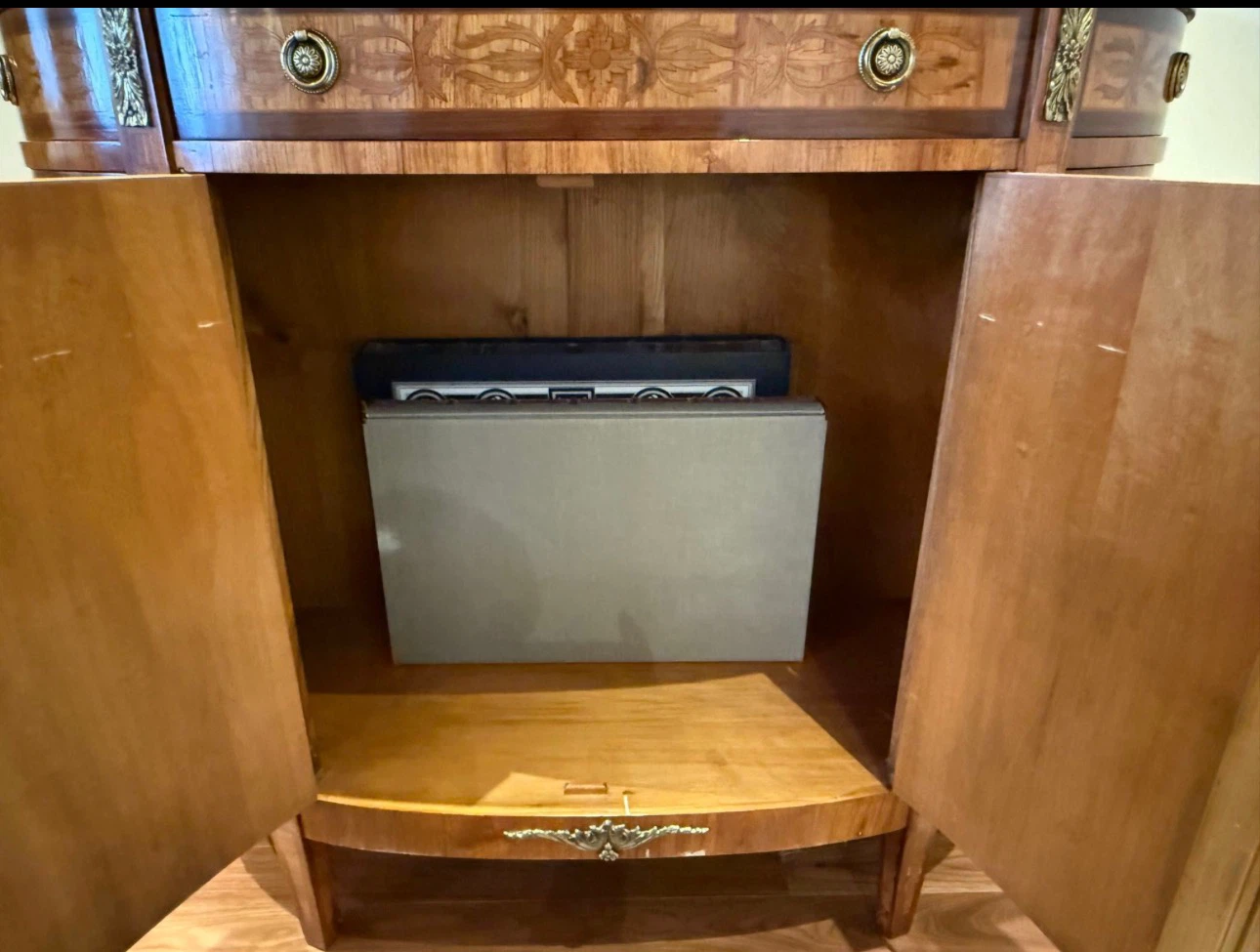 Vintage Inlaid Wood Half-Moon Sideboard Cabinet - photo 4