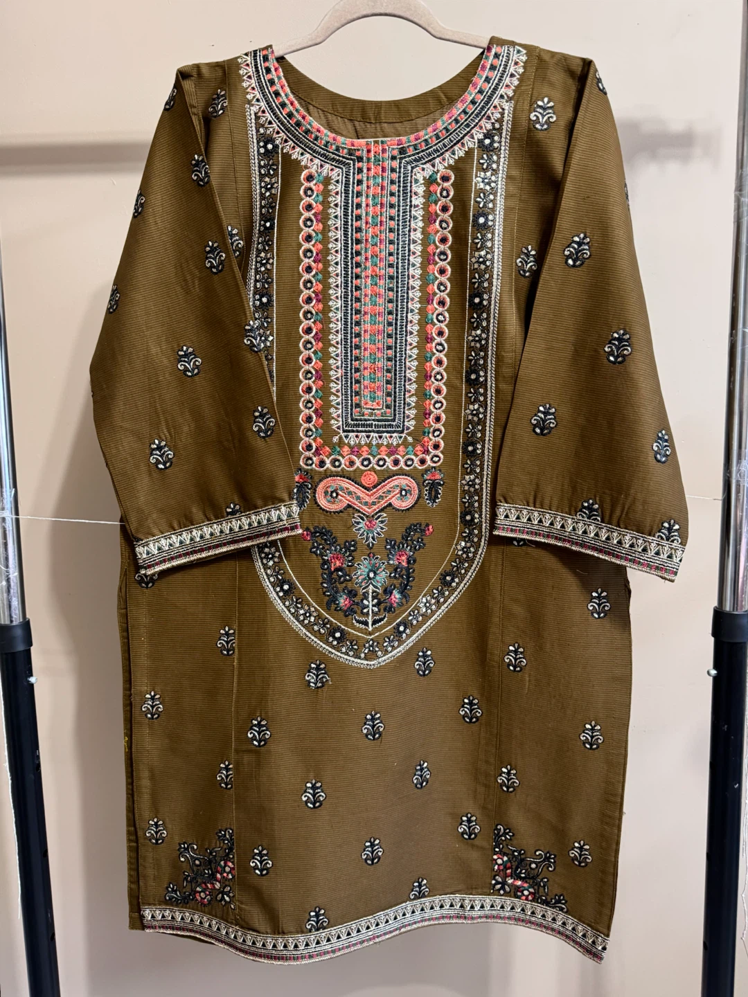 Pakistani cotton embroidered kurti/top - photo 3