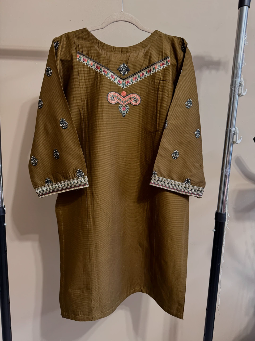 Pakistani cotton embroidered kurti/top - photo 4