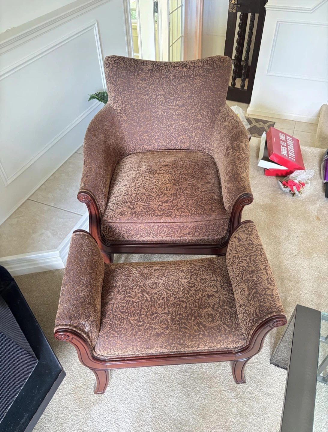 Armchair with Matching Ottoman - photo 4