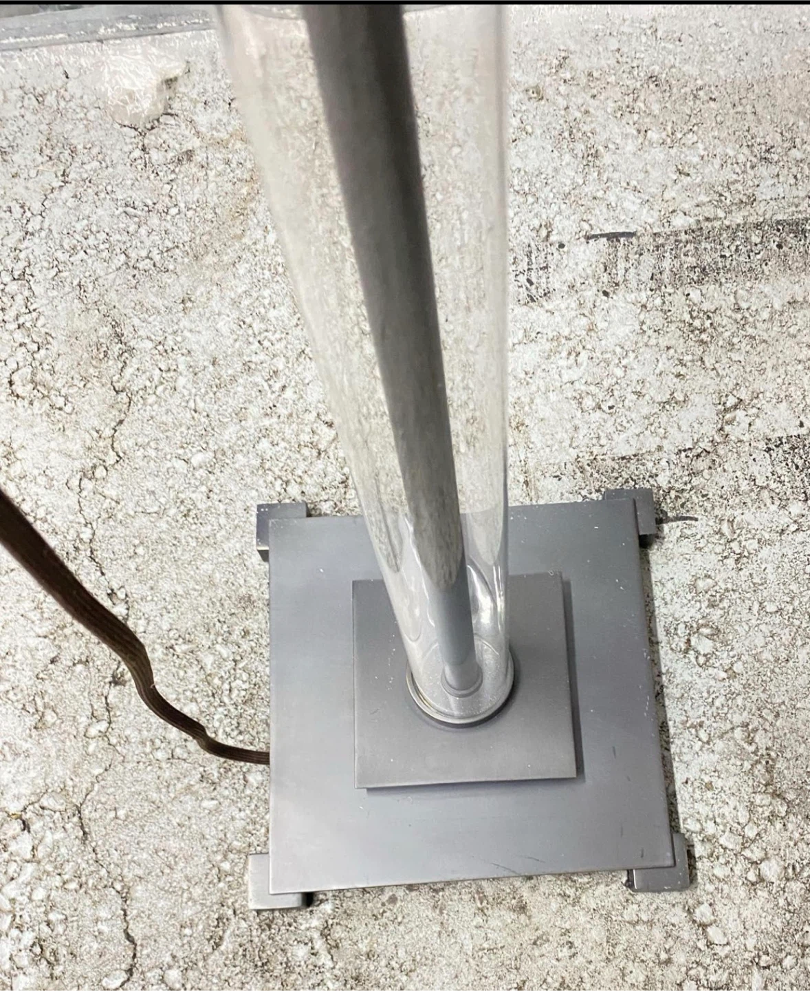 Clear Acrylic and Metal Floor Lamp - photo 3