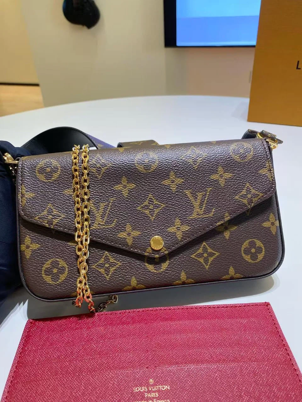 Louis Vuitton Inspire Felicie Pochette