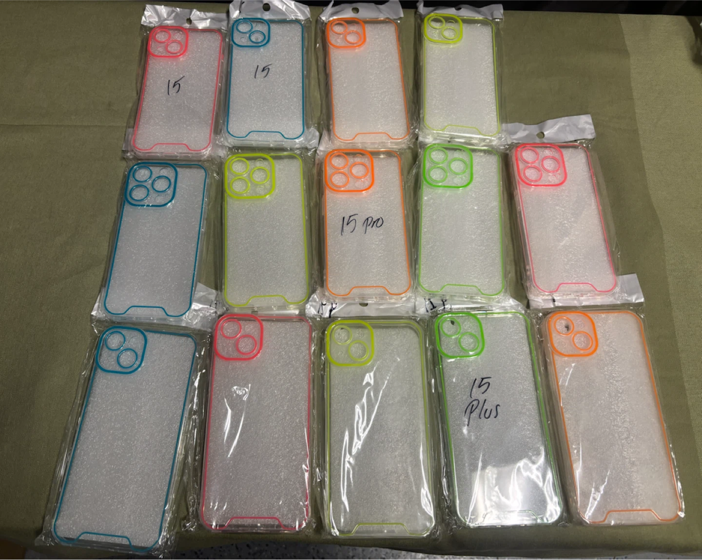 iPhone 15,15 Pro & 15 plus clear case ( Glow in the dark)