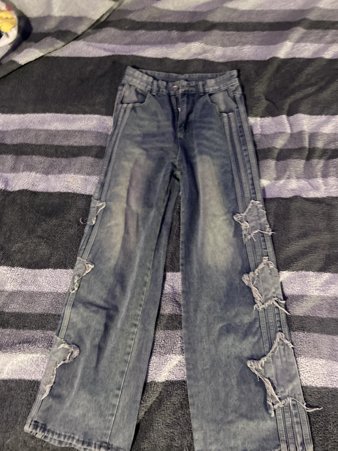 Distressed Star Detail Jeans