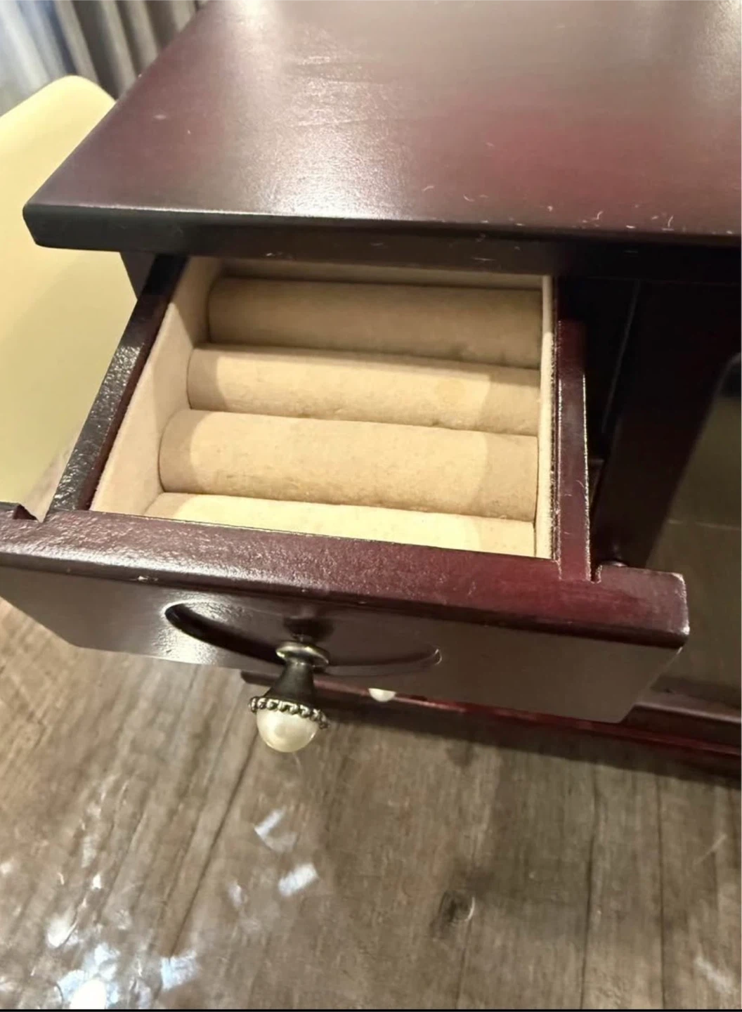 Elegant Vintage-Style Wooden Jewelry Chest - photo 3