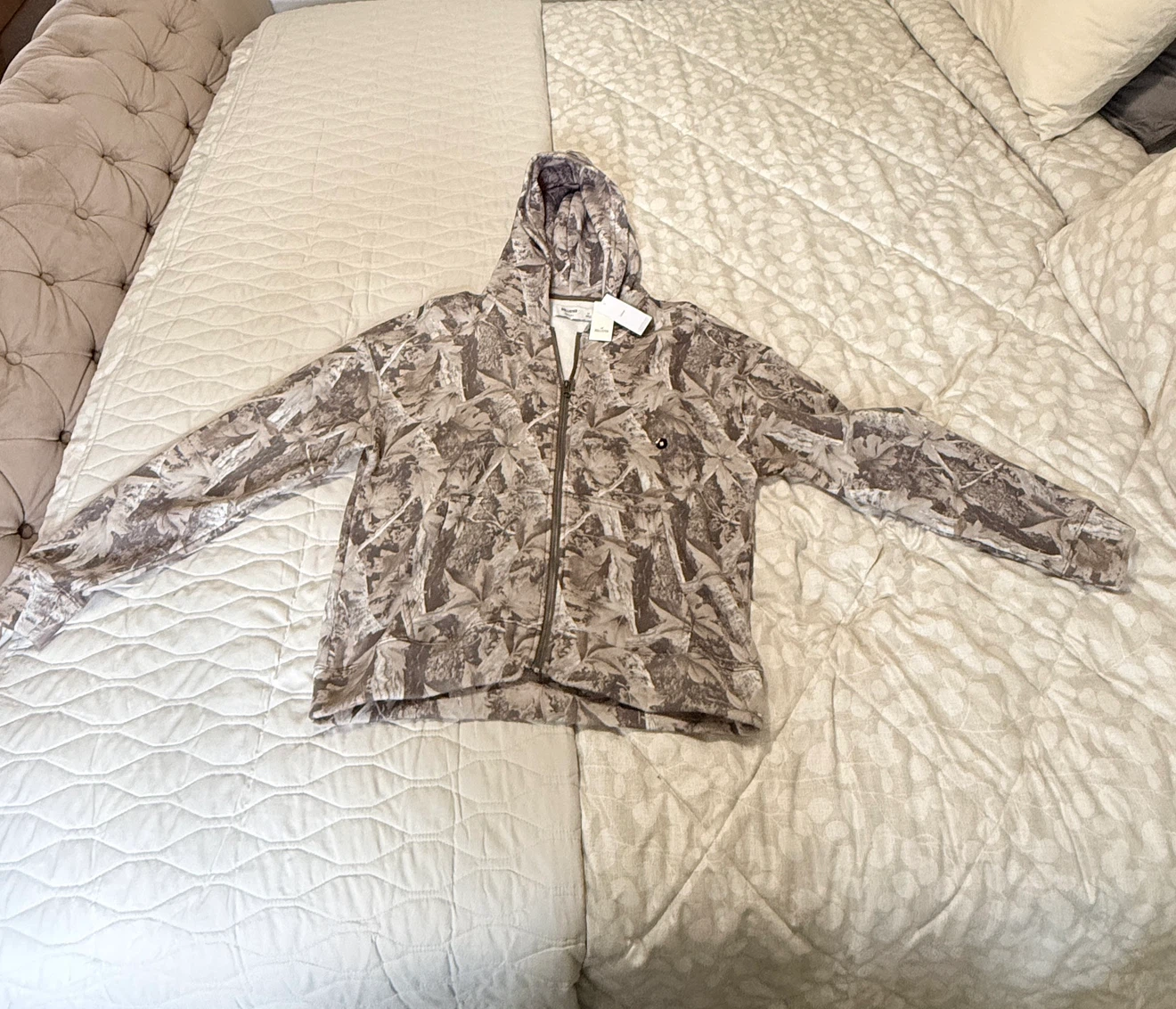 HOLLISTER ZIP-UP HOODIE