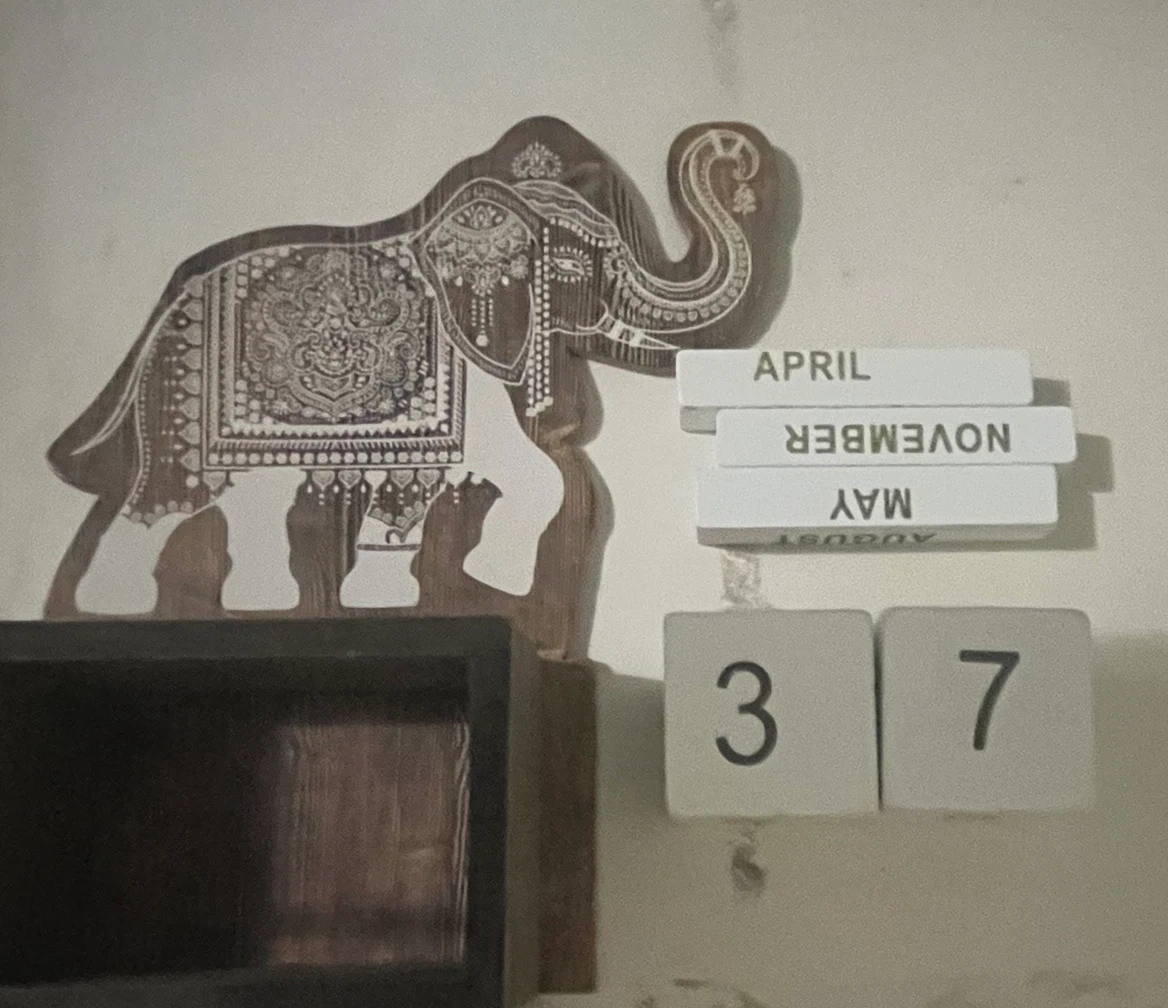 Wooden Elephant Perpetual Calendar - photo 2