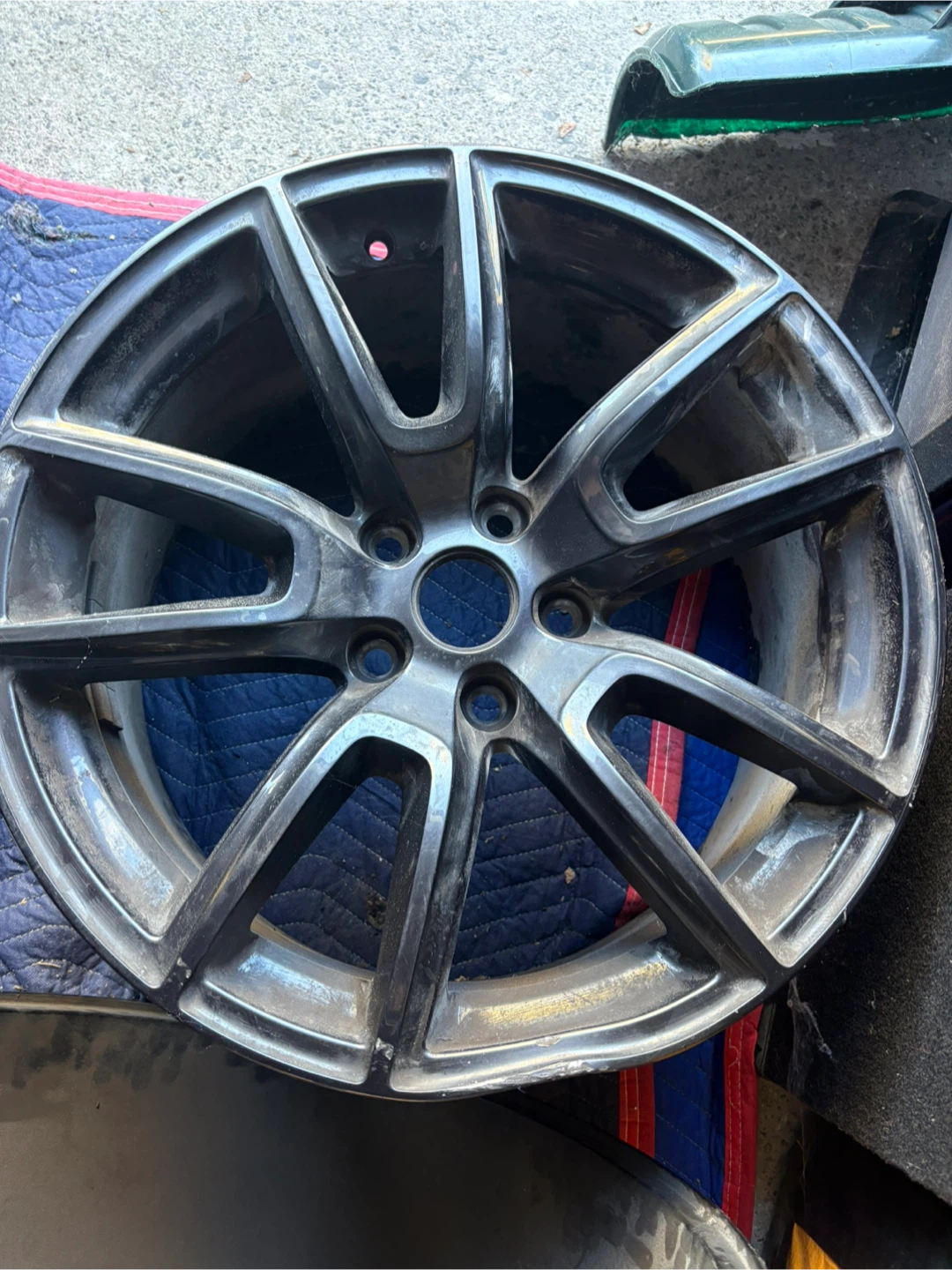 20"Dodge Durango SRT Rims OEM –(2 Good, 2 Damaged) - photo 4