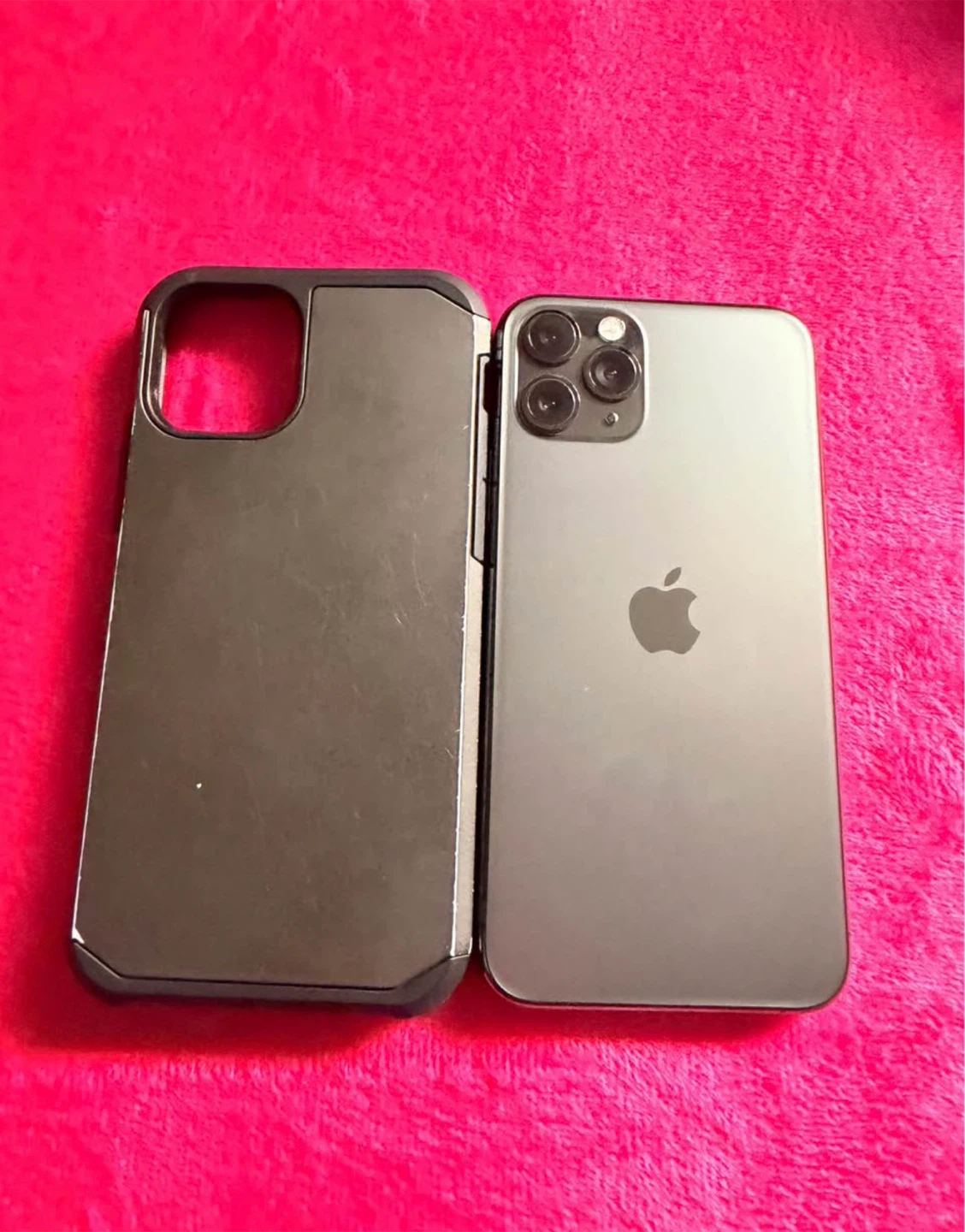 iPhone 11 Pro – Good Condition - photo 2