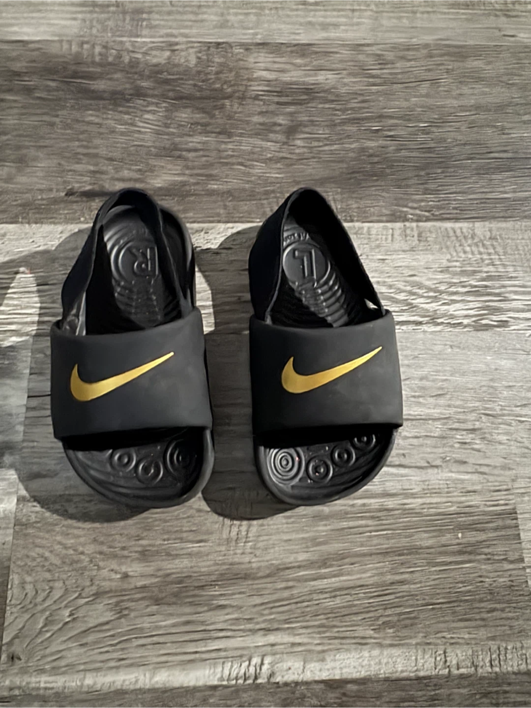 Toddler Nike Sandals Black/Gold Size 7C - worn 1 time