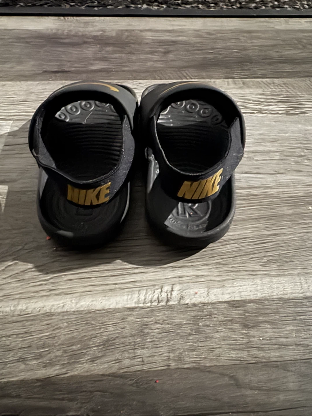 Toddler Nike Sandals Black/Gold Size 7C - worn 1 time - photo 2