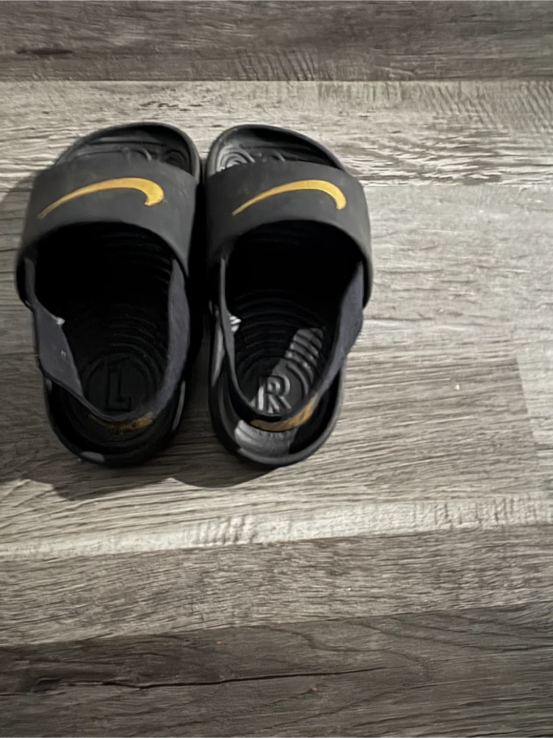 Toddler Nike Sandals Black/Gold Size 7C - worn 1 time - photo 3