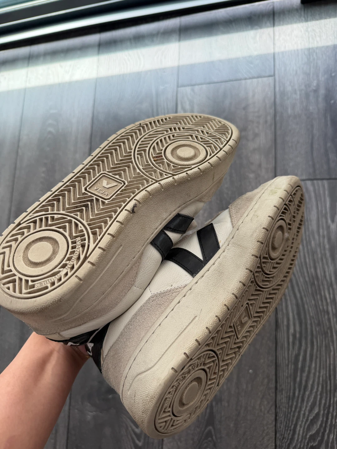 Veja V-10 Sneakers White and Black - photo 3