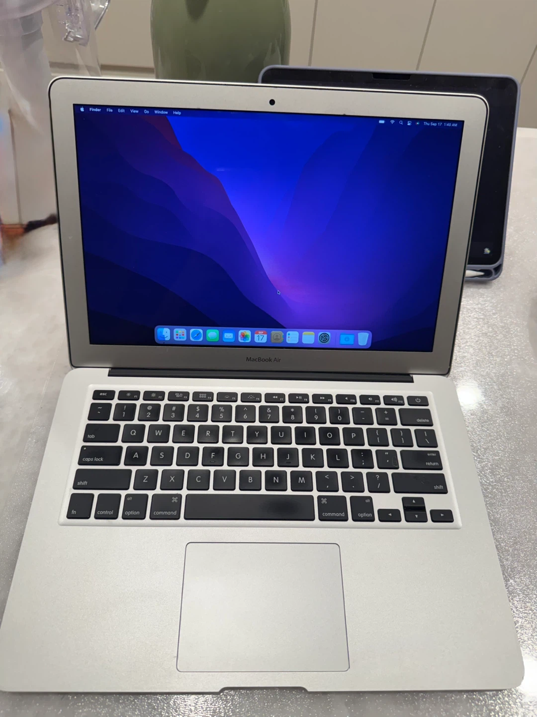 Apple MacBook Air 13-inch Early 2015 - photo 2