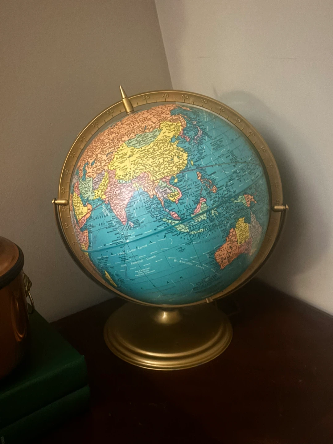 Cram's 12-inch Plasti-Lite Illuminated World Globe - photo 2