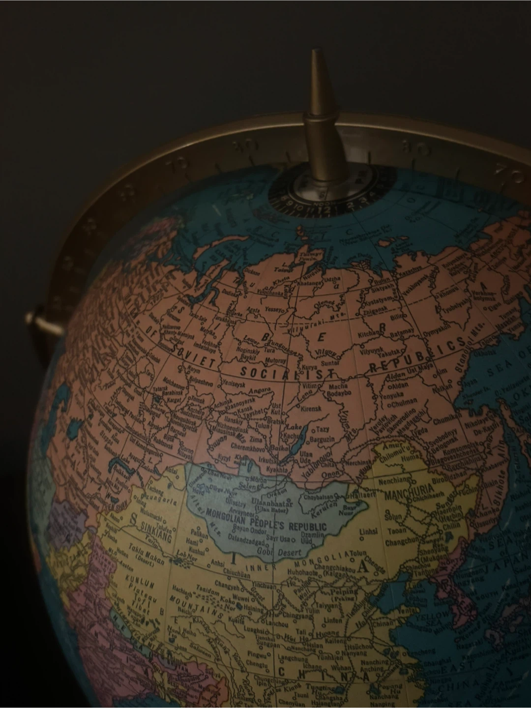 Cram's 12-inch Plasti-Lite Illuminated World Globe - photo 3