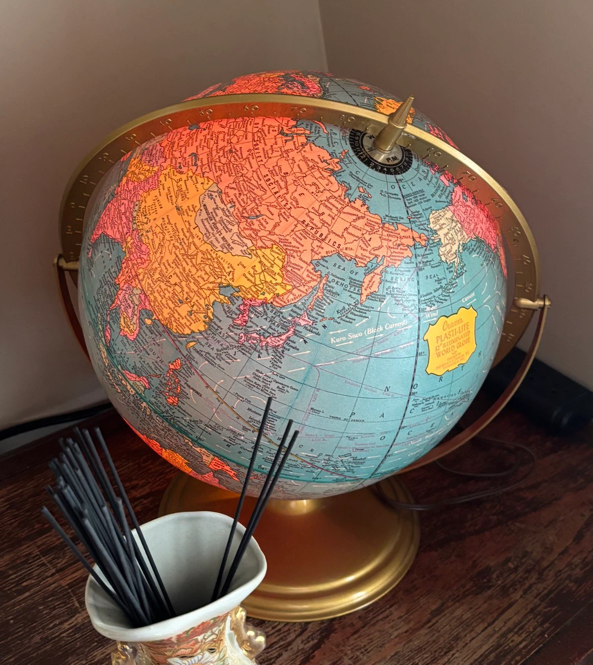 Cram's 12-inch Plasti-Lite Illuminated World Globe - photo 4