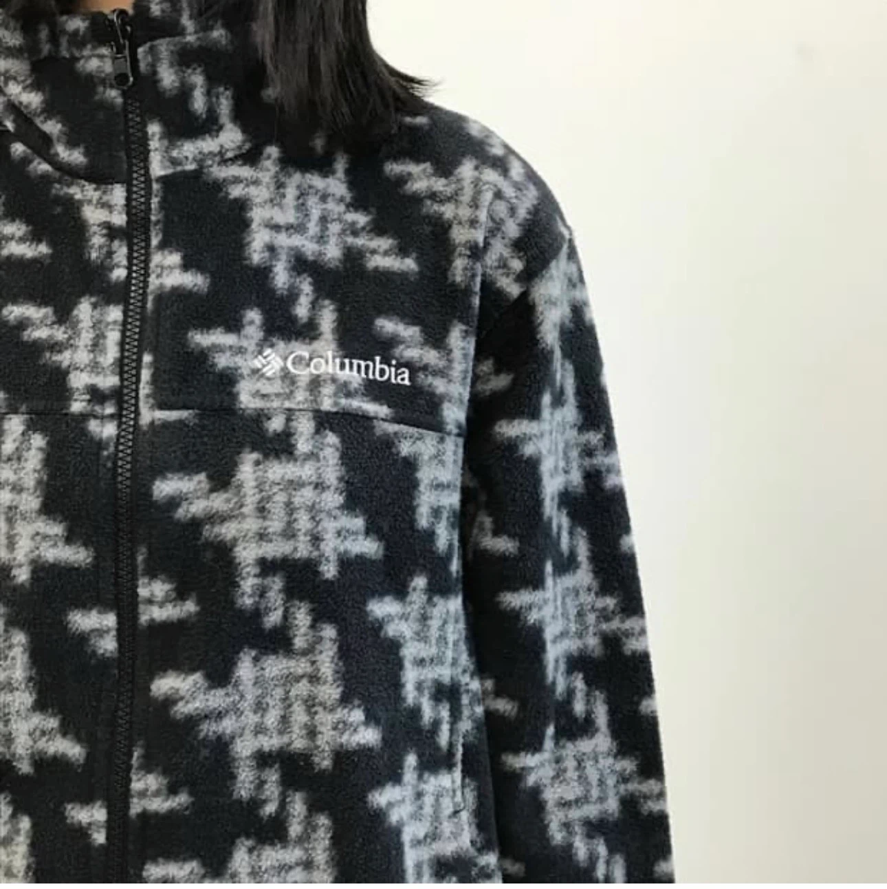Columbia Fleece Jacket – Size L (Fits M) – $10