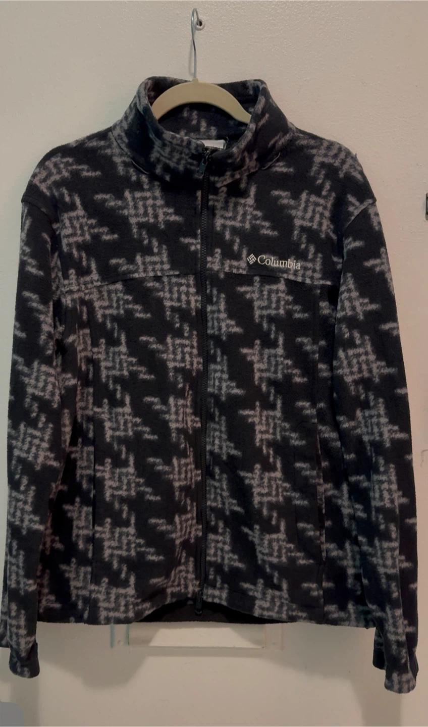 Columbia Fleece Jacket – Size L (Fits M) – $10 - photo 2