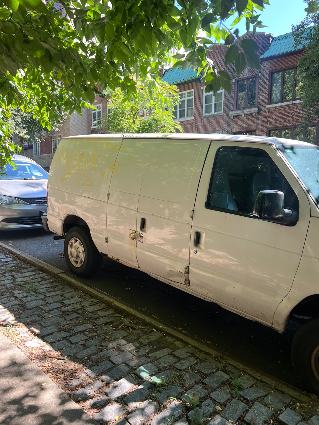 Ford E-250 Cargo Van - photo 4