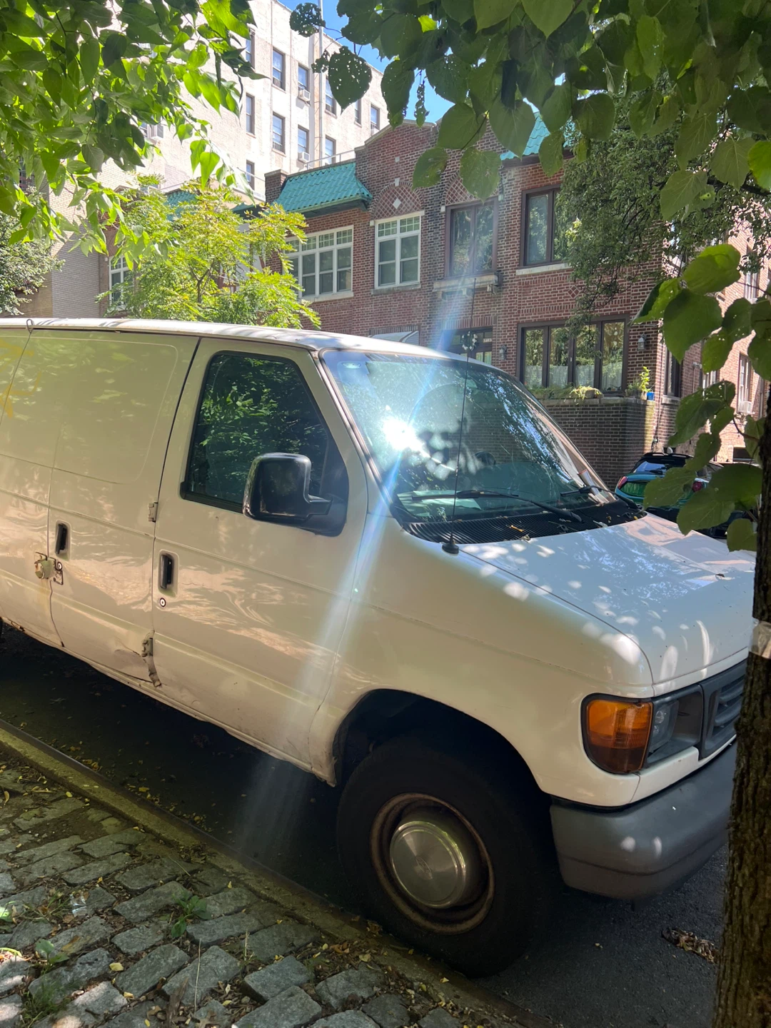 Ford E-250 Cargo Van - photo 5