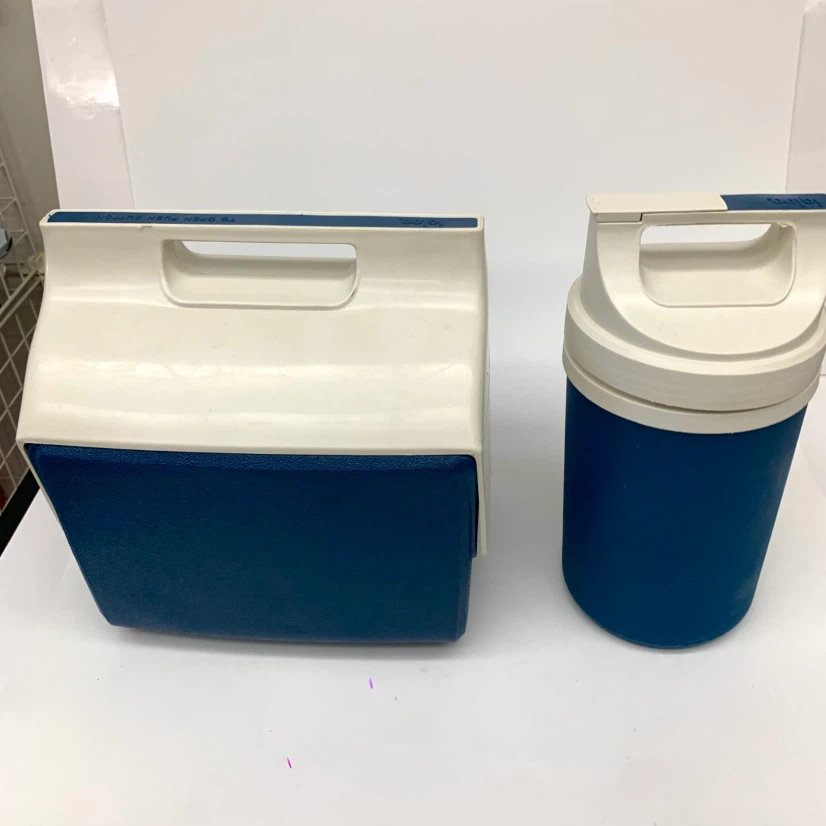 Igloo Little Playmate Cooler and Playmate Beverage Jug - photo 4