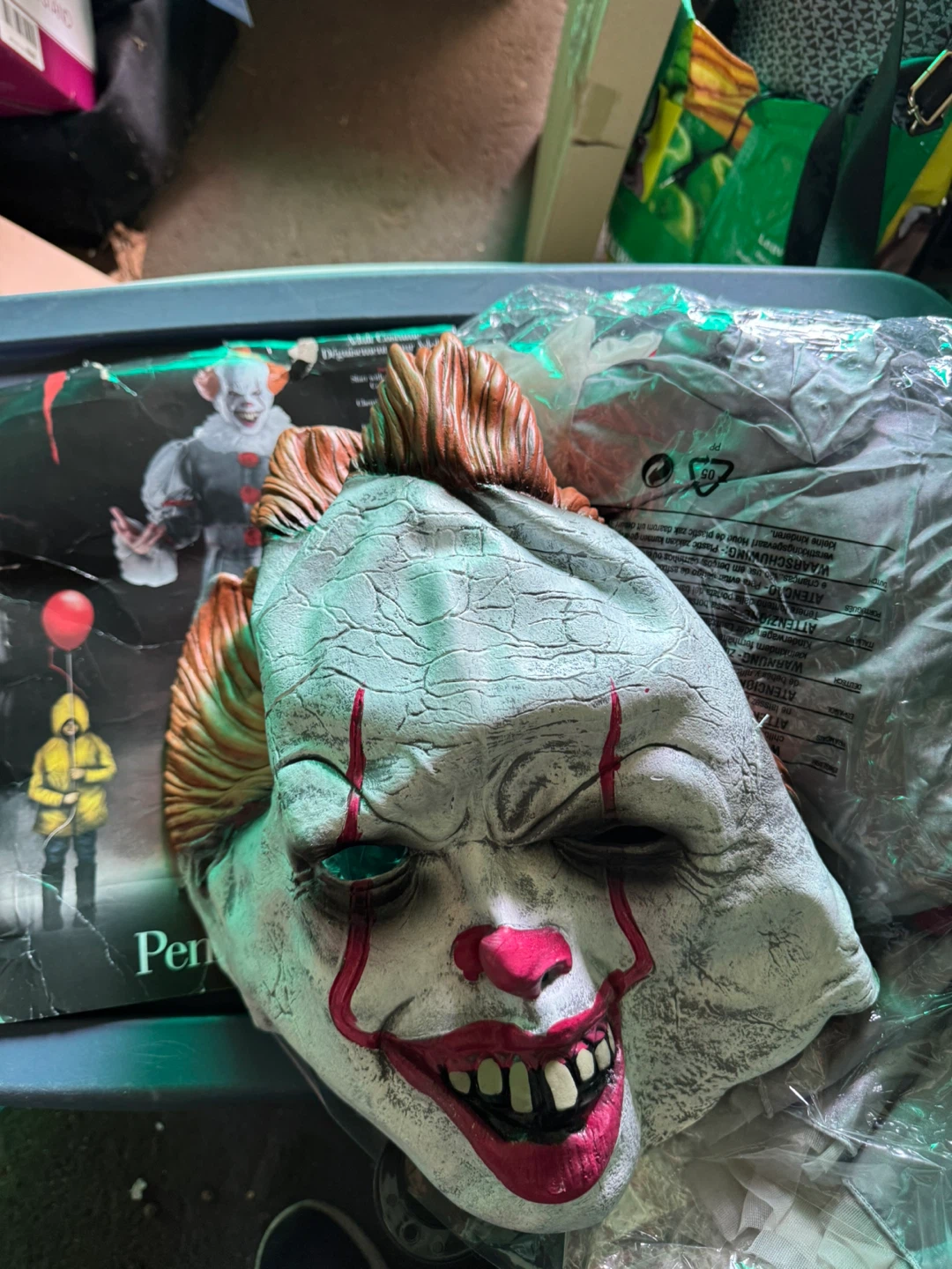 Pennywise IT Costume - Standard Size - photo 4